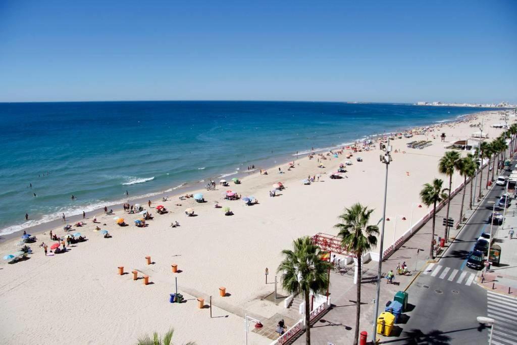 Piso Amplio Frente Al Mar En Pleno Paseo Maritimo. Appartement Cádiz Buitenkant foto